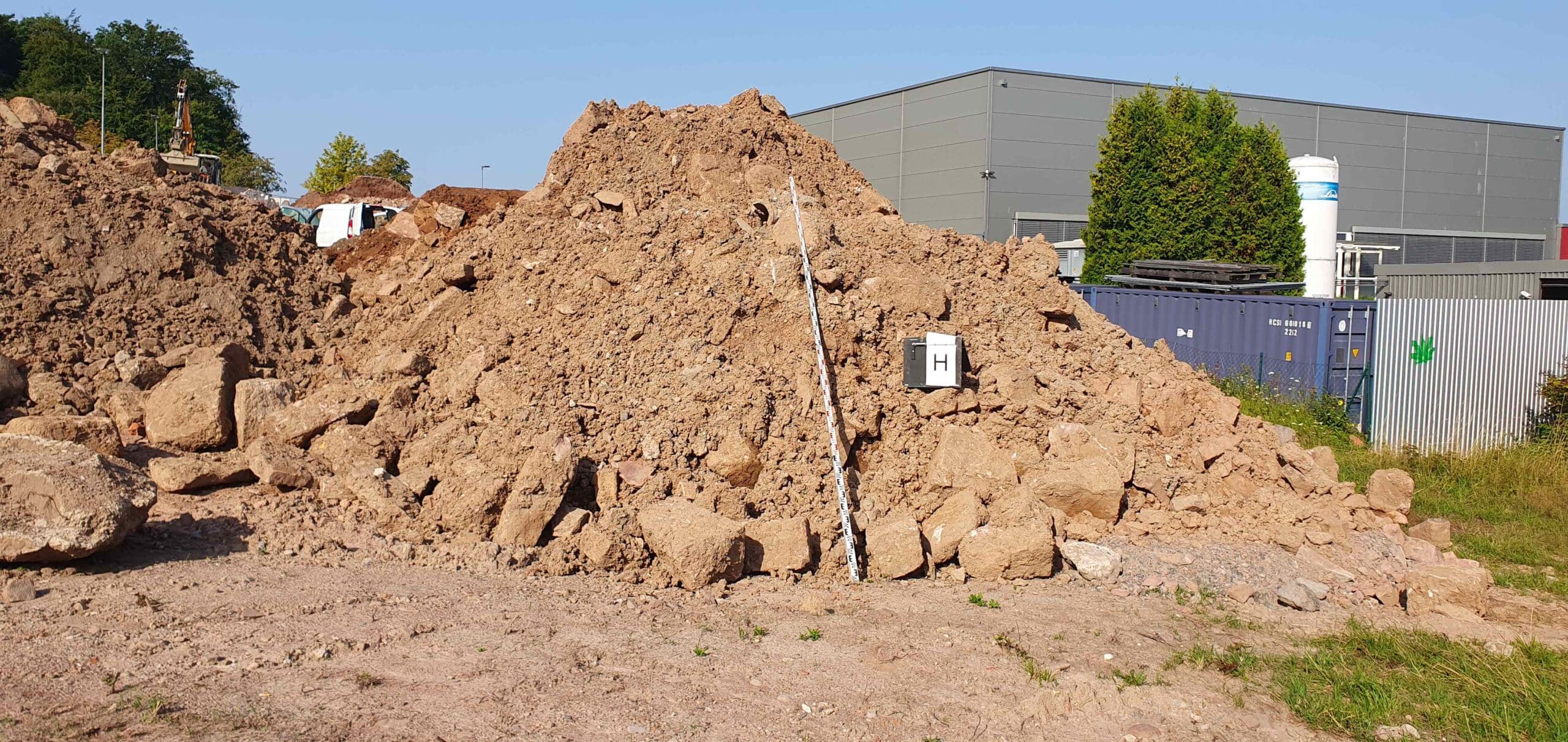Haufwerk aus Boden und mineralischem Material bei einer Probenahme